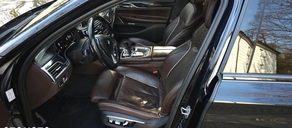 BMW Seria 7 cena 165000 przebieg: 260000, rok produkcji 2016 z Legionowo małe 497